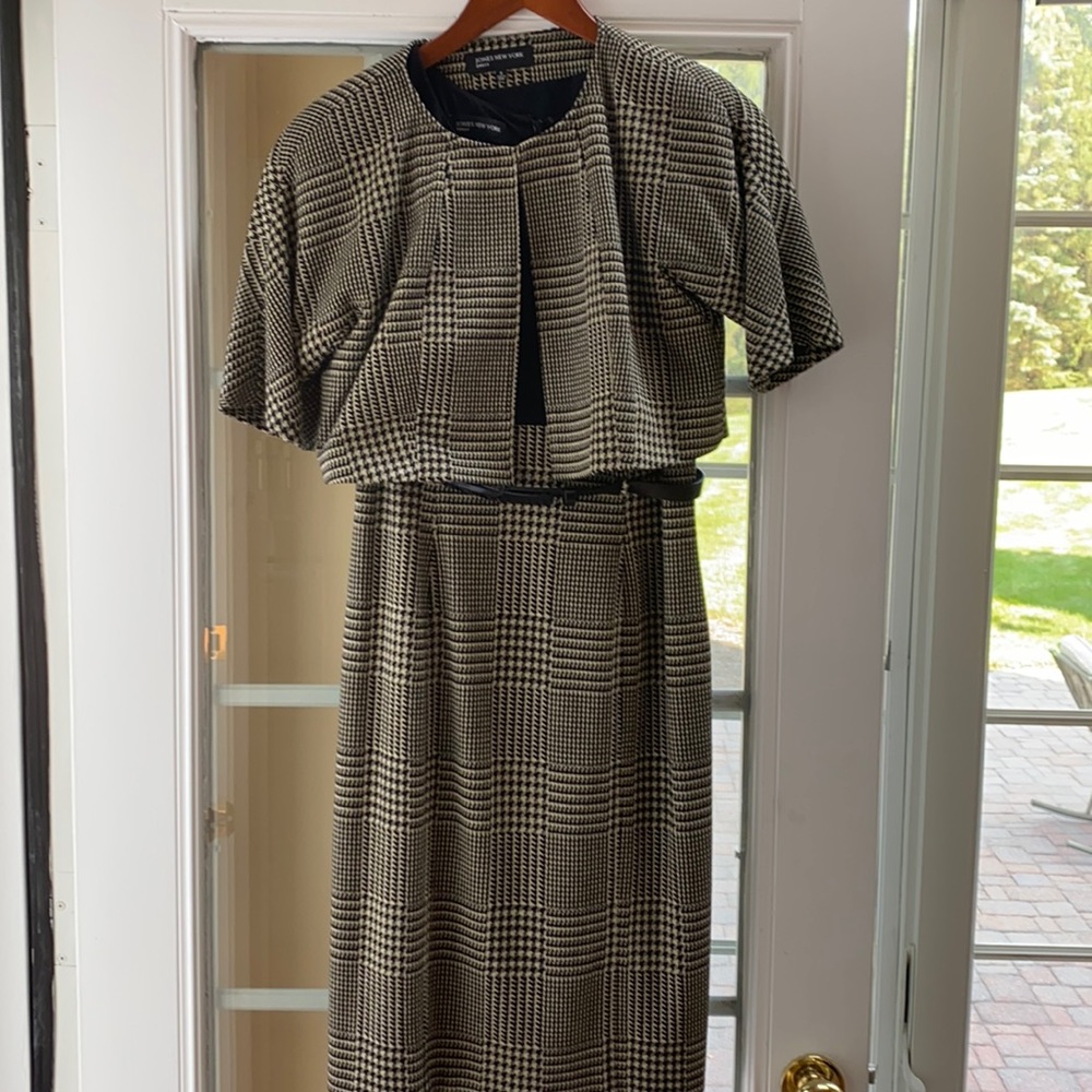 Jones New York Women’s Suit Size 6